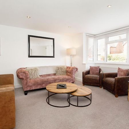 White House Apartments-Free Parking 1 Car Per Apartment York Ngoại thất bức ảnh
