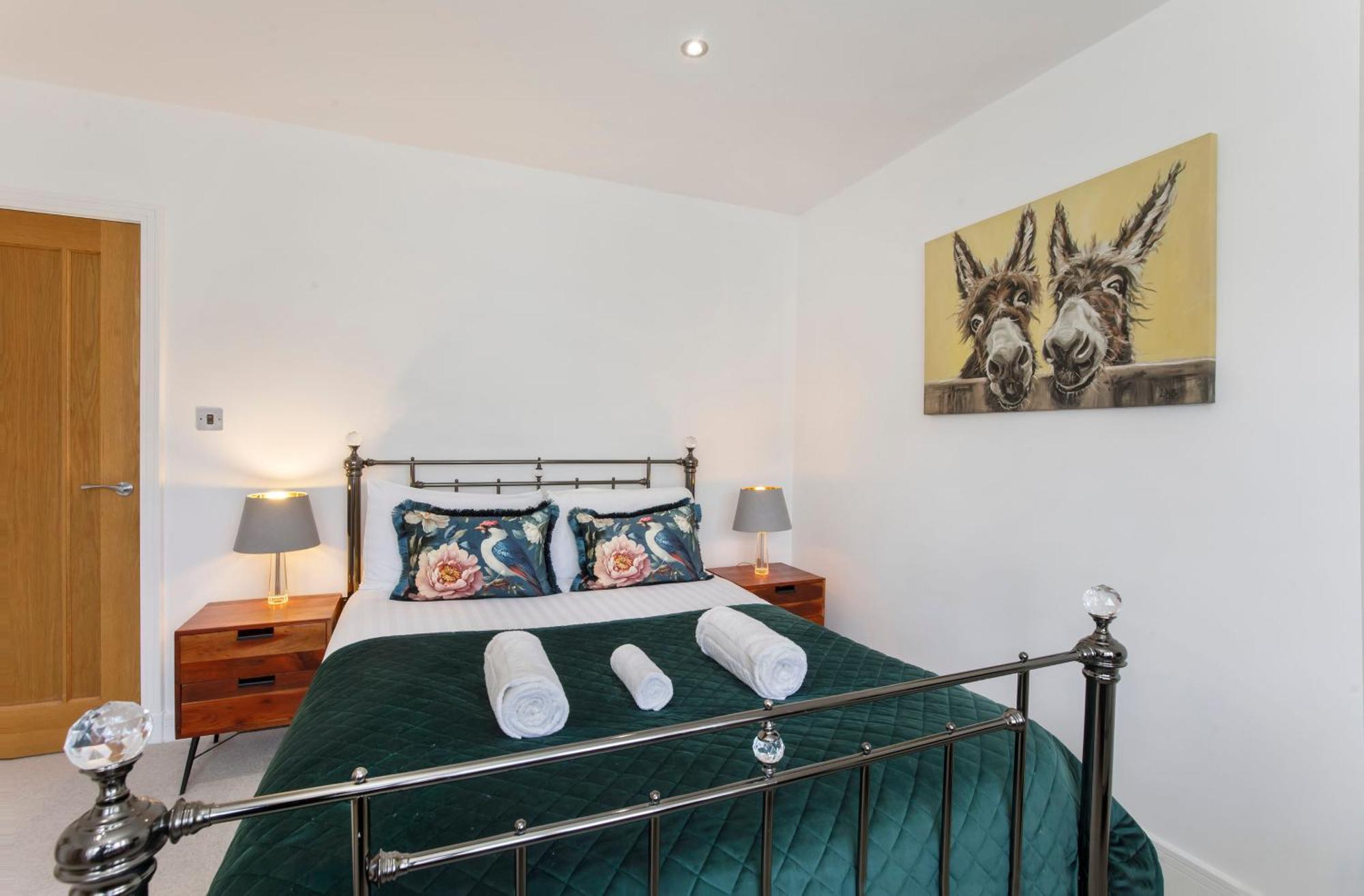 White House Apartments-Free Parking 1 Car Per Apartment York Ngoại thất bức ảnh