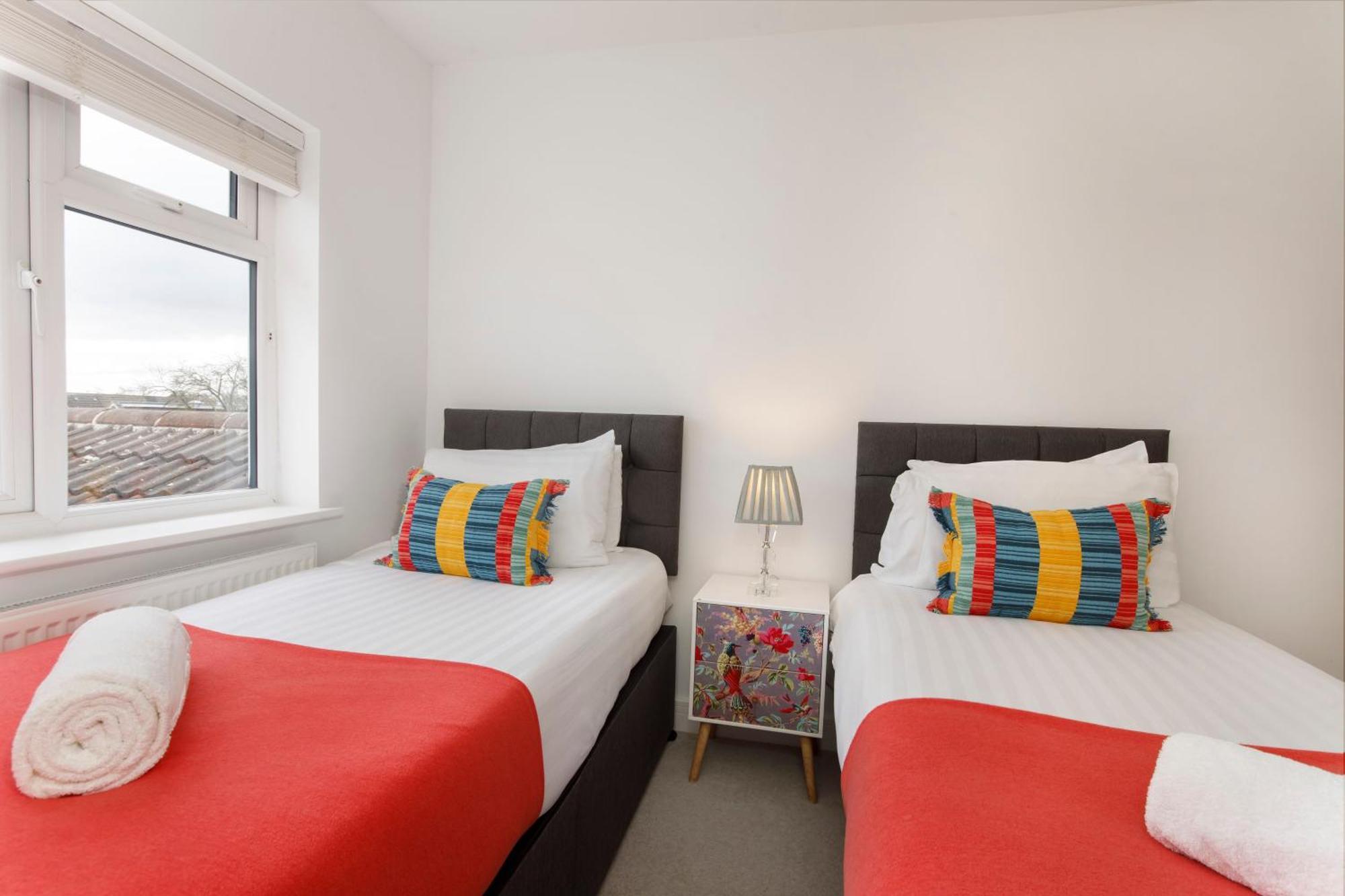 White House Apartments-Free Parking 1 Car Per Apartment York Ngoại thất bức ảnh
