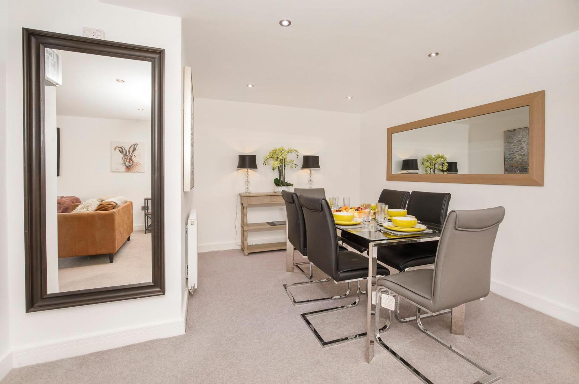 White House Apartments-Free Parking 1 Car Per Apartment York Ngoại thất bức ảnh