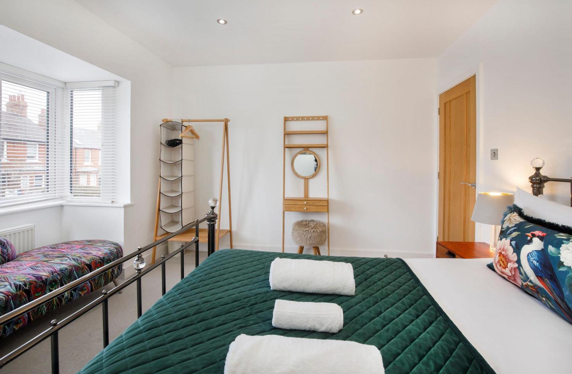 White House Apartments-Free Parking 1 Car Per Apartment York Ngoại thất bức ảnh