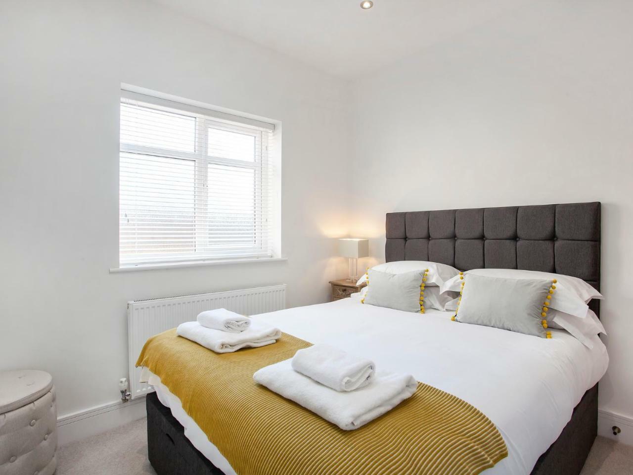 White House Apartments-Free Parking 1 Car Per Apartment York Ngoại thất bức ảnh