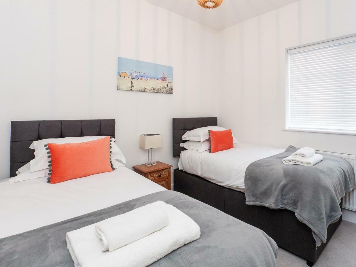 White House Apartments-Free Parking 1 Car Per Apartment York Ngoại thất bức ảnh